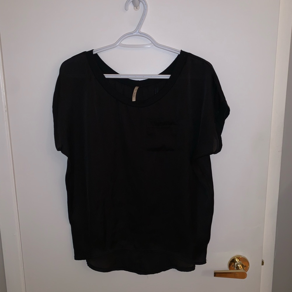 [S]👚Black slinky shiny top